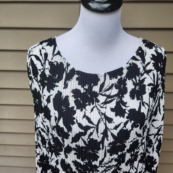 Joie Relaxed Fit Pleated Blouse Floral Print Black White Accordion Loose Boxy - Picture 4 of 13